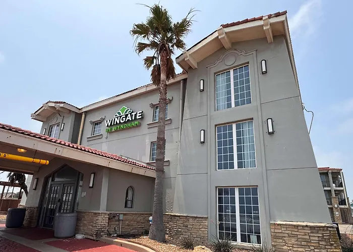 Wingate By Wyndham Beachfront At The Seawall