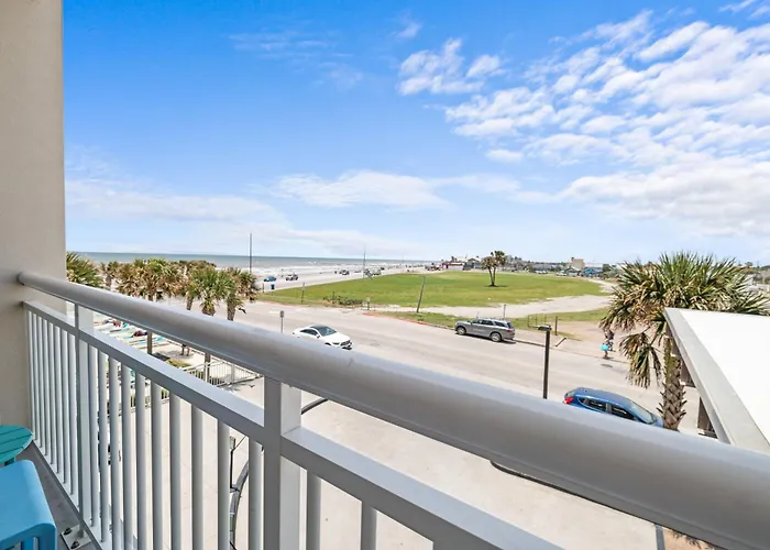 Holiday Inn Express & Suites - Beach By Ihg