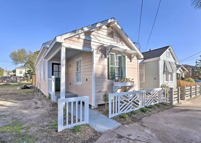 Near Beach And Strand Bright Cottage In Galveston
